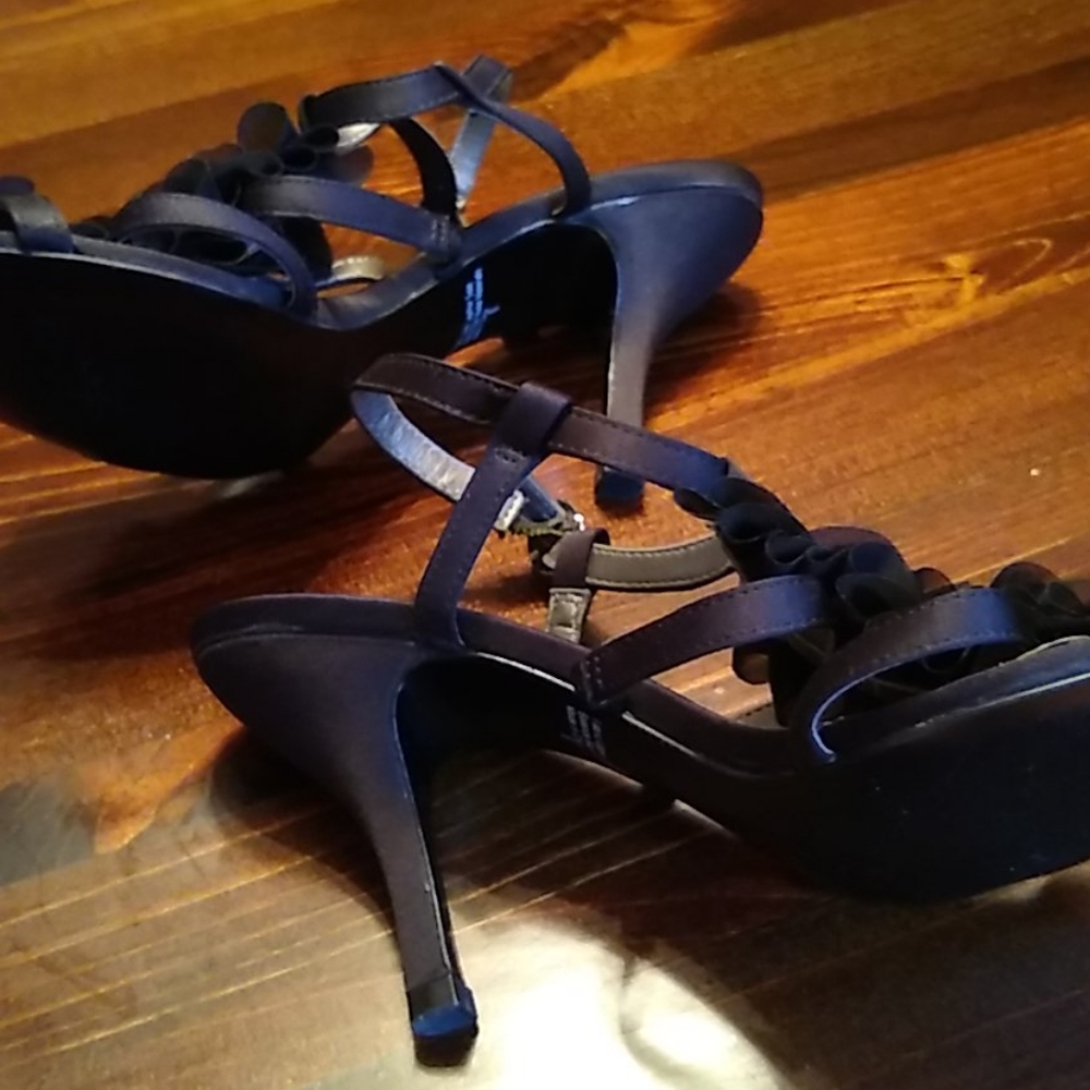 Shoes - Picture 3 of 4